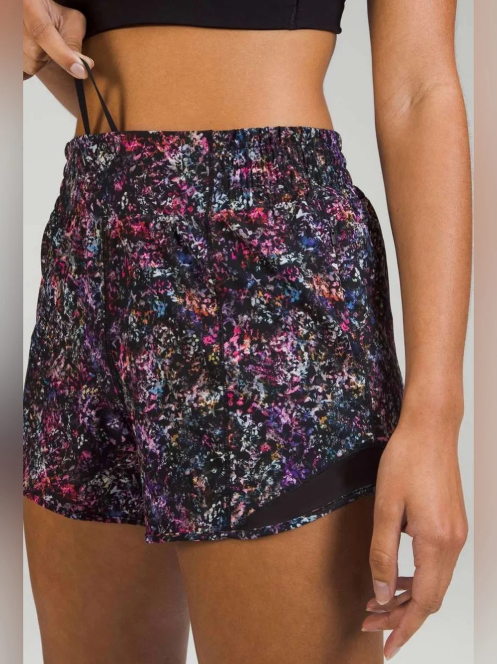 Lululemon Hotty Hot High-Rise  Short 4